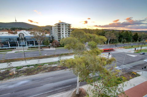 IQ Smart Apartments 704 Braddon ACT - Accommodation Redcliffe 6