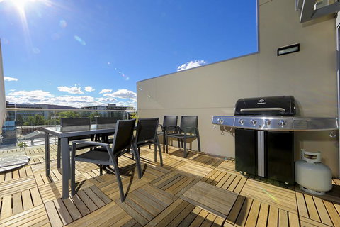 Mode 220 Braddon ACT - Accommodation Redcliffe 9