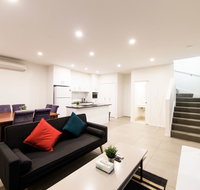 3BR Townhouse Double Garage walk to Lake Ginninderra - Accommodation Redcliffe