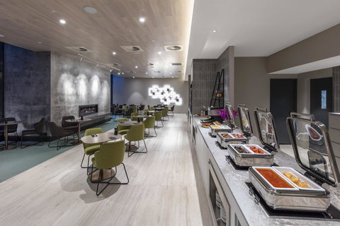 Deco Hotel Canberra - Accommodation Redcliffe 2