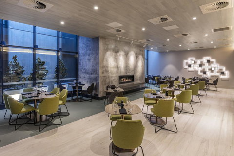 Deco Hotel Canberra - Accommodation Redcliffe 1