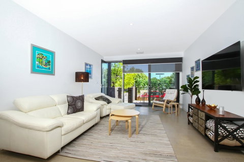 Accommodate Canberra - Parbery - Accommodation Redcliffe 21