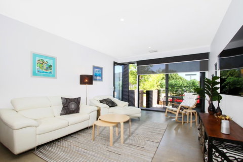 Accommodate Canberra - Parbery - Accommodation Redcliffe 1