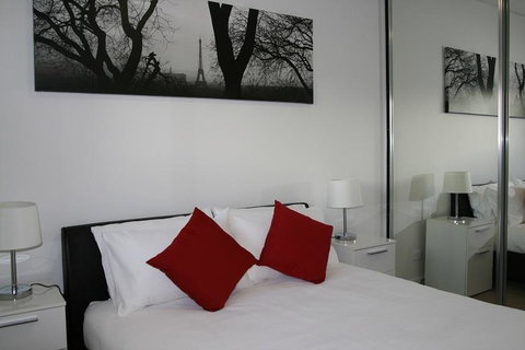 Apartments In Canberra - Accommodation Redcliffe 1