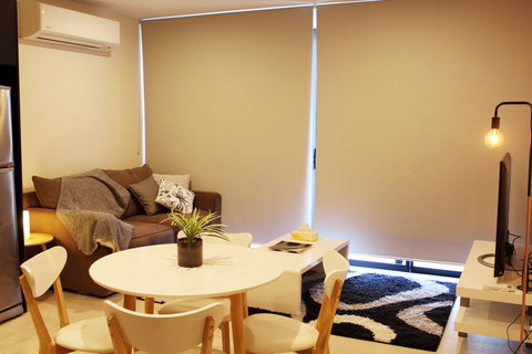 Stylish, Modern, Cute As A Button - Braddon CBD - Accommodation Redcliffe 10