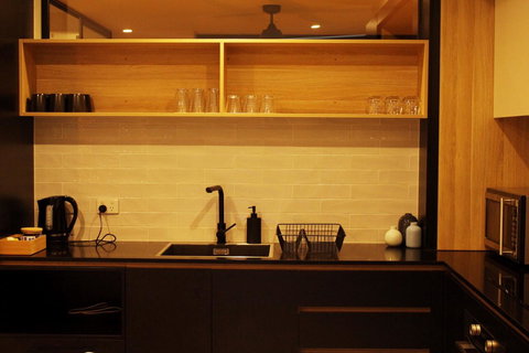 Stylish, Modern, Cute As A Button - Braddon CBD - Accommodation Redcliffe 9