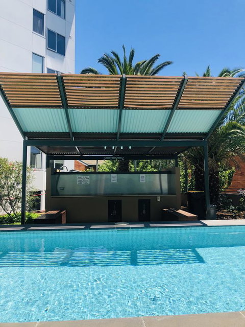 Staying Places - The Avenue - Accommodation Redcliffe 4