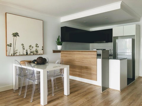 Staying Places - The Avenue - Accommodation Redcliffe 6