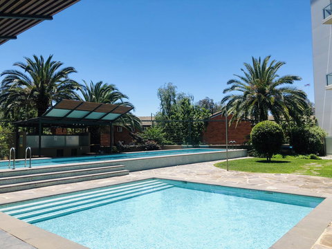 Staying Places - The Avenue - Accommodation Redcliffe 1