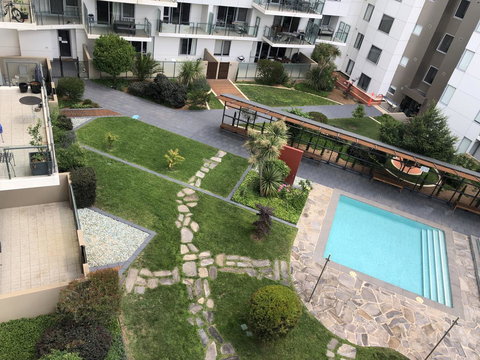 Staying Places - The Avenue - Accommodation Redcliffe 2