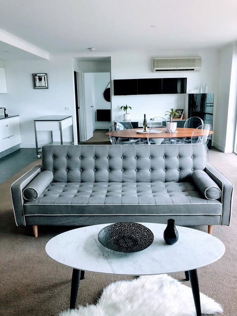 Staying Places - The Avenue - Accommodation Redcliffe 5