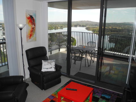 3BR Executive Apartment With Lake And Mountain Views - Accommodation Redcliffe 1
