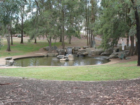 3BR Executive Apartment With Lake And Mountain Views - Accommodation Redcliffe 10