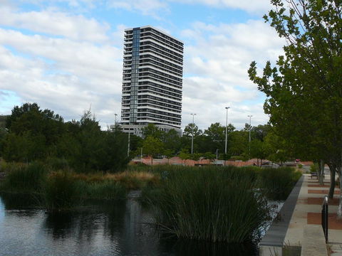 3BR Executive Apartment With Lake And Mountain Views - Accommodation Redcliffe 6