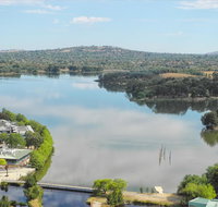 3BR Executive Apartment with Lake and Mountain views - Accommodation Redcliffe
