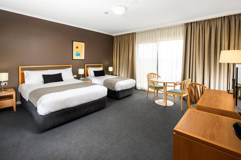 The Woden Hotel - Accommodation Redcliffe 0