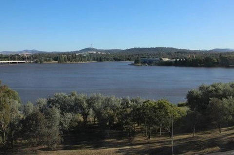 Canberra Luxury Apartment 3 - Accommodation Redcliffe 3