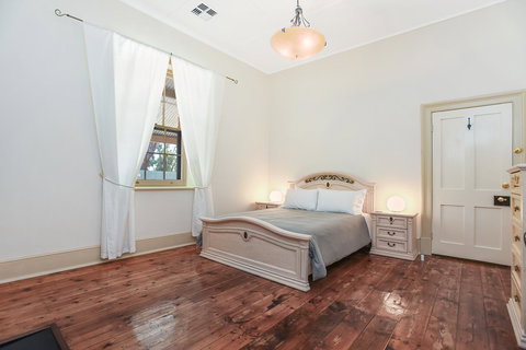 Wellington Courthouse - Accommodation Redcliffe 4