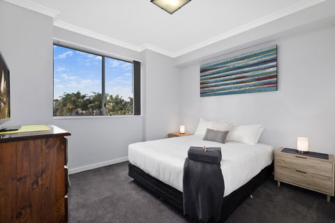 Lakeside Waterfront Apartment The Entrance - Accommodation Redcliffe 7