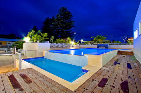 Lakeside Waterfront Apartment The Entrance - Accommodation Redcliffe 14