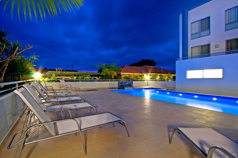 Lakeside Waterfront Apartment The Entrance - Accommodation Redcliffe 15