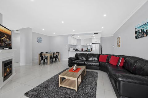 Lakeside Waterfront Apartment The Entrance - Accommodation Redcliffe 4
