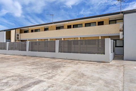 Blissful Beachfront Beachouse - Accommodation Redcliffe 11
