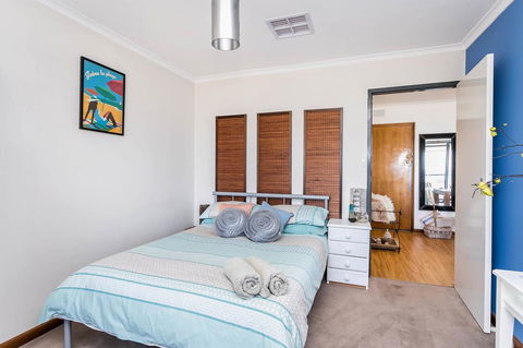 Blissful Beachfront Beachouse - Accommodation Redcliffe 12