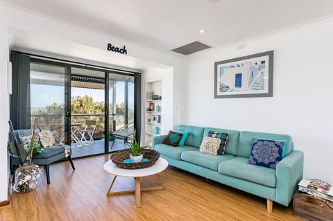 Blissful Beachfront Beachouse - Accommodation Redcliffe 6