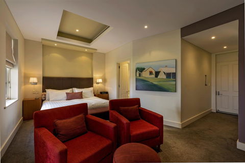 The Louise - Accommodation Redcliffe 36