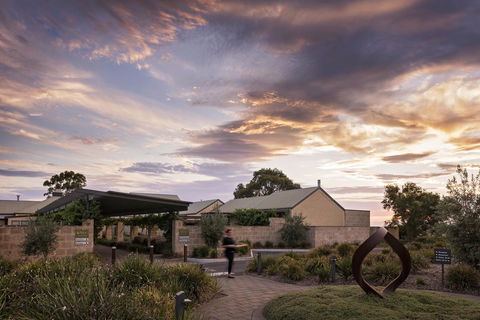 The Louise - Accommodation Redcliffe 1