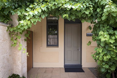 The Louise - Accommodation Redcliffe 34