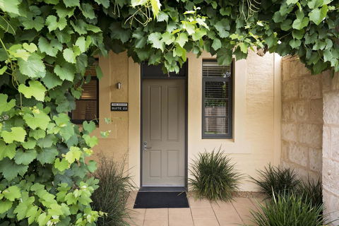 The Louise - Accommodation Redcliffe 5