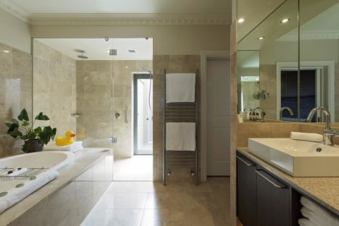 The Louise - Accommodation Redcliffe 33