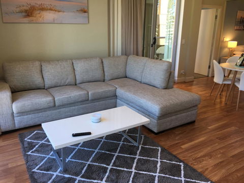 Beachside Luxury Apartments One & Two Bedroom In Beachfront Oaks Pier Building - Accommodation Redcliffe 20