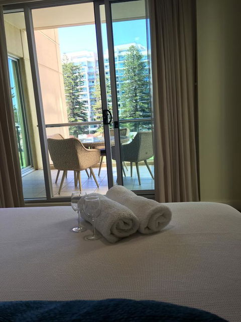 Beachside Luxury Apartments One & Two Bedroom In Beachfront Oaks Pier Building - Accommodation Redcliffe 24