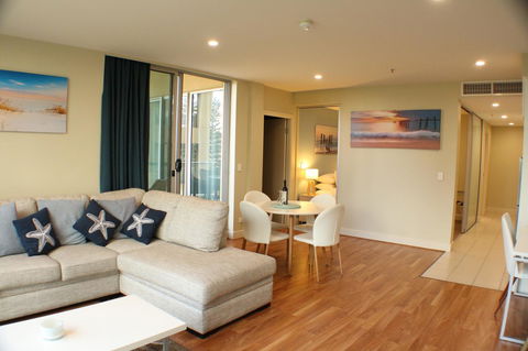 Beachside Luxury Apartments One & Two Bedroom In Beachfront Oaks Pier Building - Accommodation Redcliffe 4