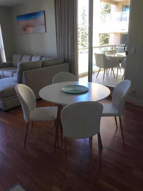 Beachside Luxury Apartments One & Two Bedroom In Beachfront Oaks Pier Building - Accommodation Redcliffe 18