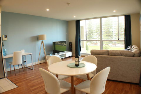 Beachside Luxury Apartments One & Two Bedroom In Beachfront Oaks Pier Building - Accommodation Redcliffe 0
