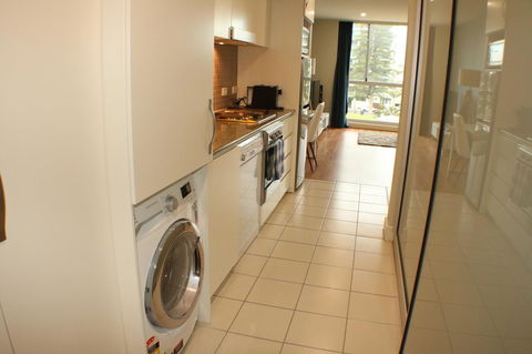 Beachside Luxury Apartments One & Two Bedroom In Beachfront Oaks Pier Building - Accommodation Redcliffe 6