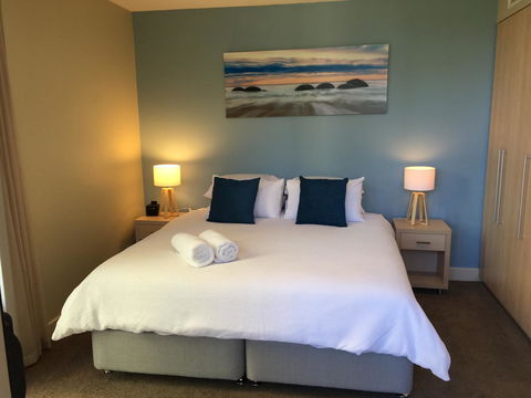 Beachside Luxury Apartments One & Two Bedroom In Beachfront Oaks Pier Building - Accommodation Redcliffe 22