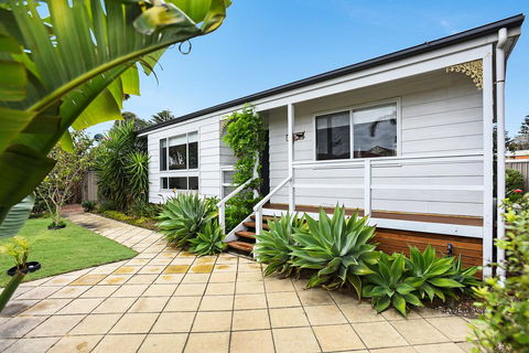 Ainslie Roberts Drive Retreat - Accommodation Redcliffe 12