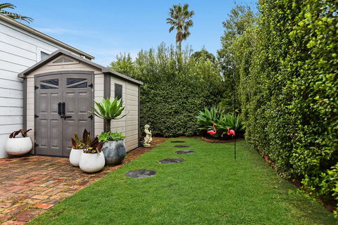 Ainslie Roberts Drive Retreat - Accommodation Redcliffe 11