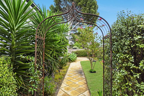Ainslie Roberts Drive Retreat - Accommodation Redcliffe 15