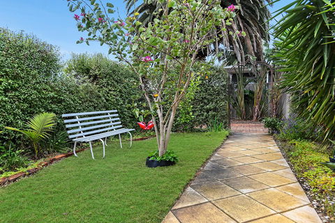 Ainslie Roberts Drive Retreat - Accommodation Redcliffe 16