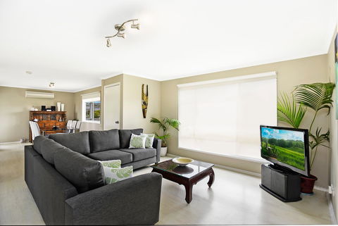 Ainslie Roberts Drive Retreat - Accommodation Redcliffe 0