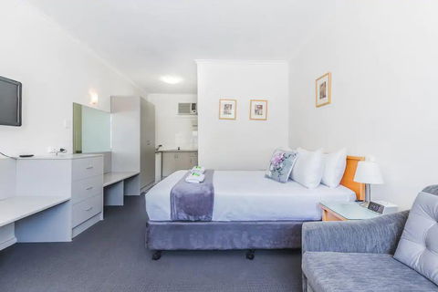 Hi 5 Glenelg Studio Apartment - Accommodation Redcliffe 2