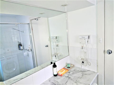 Hi 5 Glenelg Studio Apartment - Accommodation Redcliffe 6