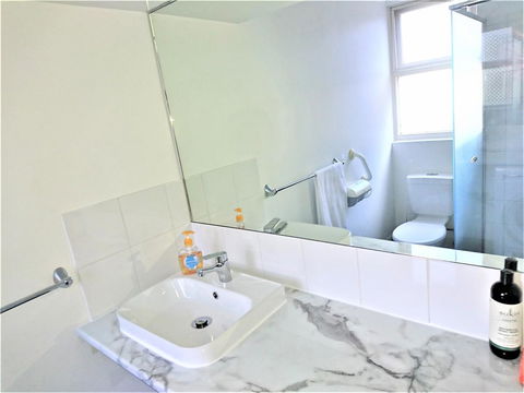 Hi 5 Glenelg Studio Apartment - Accommodation Redcliffe 9
