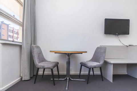Hi 5 Glenelg Studio Apartment - Accommodation Redcliffe 4